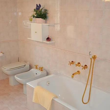 Piantini Sleeps 8 With Pool And Air Con * Meina
